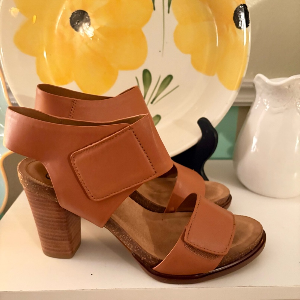 Soffe Tan Women's Block Heel Sandals